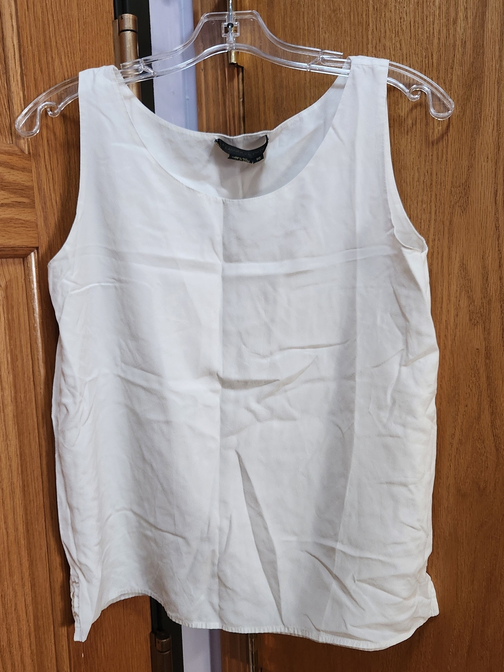 Classiques Entier White Sleeveless Scoop Neck Shell